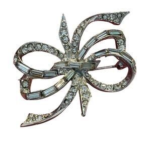 Vintage Pell silvertone & clear white rhinestone brooch early Mid Century chic-